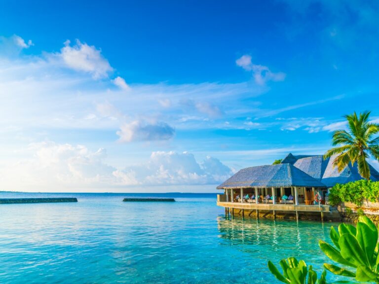 rest-sunshine-atoll-bungalow-holiday