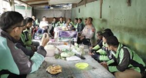 Ngopi Berkeselamatan Bersama Ojol, Kapolres Langkat Dorong Budaya Tertib Lalu Lintas dari Ruang Dialog