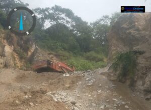 Desa Selandi  Baru Kecamatan Payung Jembatan  Nya  Sudah Mulai Berlobang Akibat Mobil Delomit Setiap Harinya Beroperasi .