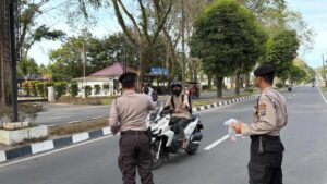Wujud Nyata Kepedulian, Polres Langkat Bagikan Takjil Jelang BerbukaMaret 1, 2026