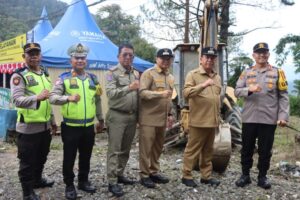 Dipastikan Forkopimda Karo Kesiapan Alat Berat di Jalur Berastagi Jelang Arus Mudik .