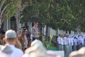 Kapolres Langkat Pimpin Upacara di SMAN 1 Stabat, Tekankan Disiplin, Anti Narkoba dan Bijak Bermedsos