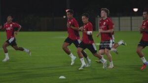 latihan-perdana-timnas-indonesia-di-arab-saudi-jelang-ronde-4-kualifikasi-piala-dunia-2026-1759563894453_169.jpeg