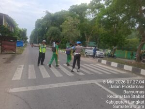 Polisi Hadir di Jalan Raya Sejak Pagi, Sat Lantas Polres Langkat Wujudkan Keamanan dan Kelancaran Aktivitas Masyarakat