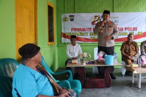 Kapolres Langkat Serahkan Kunci Rumah Hasil Bedah Rumah kepada Ibu Ginah, Wujud Nyata Kepedulian Polri di Hari Bhayangkara Ke-80