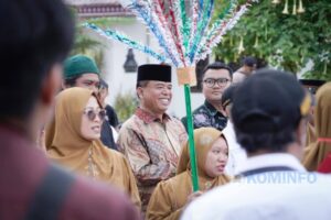 Pawai Akbar 1 Lepas Muharram 1448 Hijriah , Bupati Karo Ajak Masyarakat Maknai Semangat Hijrah .