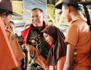 Momen Bupati Antonius Ginting Sambangi Warga Kecamatan Merek , Hadurkan Layanan di dAdministrasi