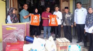 Daerah Anggota DPRD Langkat Bersama Camat Hinai, Serahkan Bantuan Korban Kebakaran.Juni 24, 2026