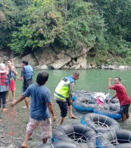 Patroli Humanis di Eko Wisata Tangkahan, Polsek Padang Tualang Imbau Pengunjung Utamakan Keselamatan