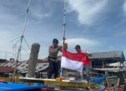 Sambut HUT ke-81 RI, Sat polairud Polres Langkat Bagikan Bendera Merah Putih kepada Nelayan