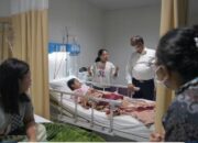 Karo”Bupati Karo Kembali Tinjau Kondisi Siswa yang Mengalami Gangguan Kesehatan Usai Konsumsi Makanan Bergizi Gratis.