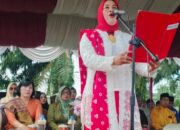 Juriah,Anggota DPRD Langkat- Membacakan Teks Proklamasi Pada Upacara HUT ke 81 RI di Besitang
