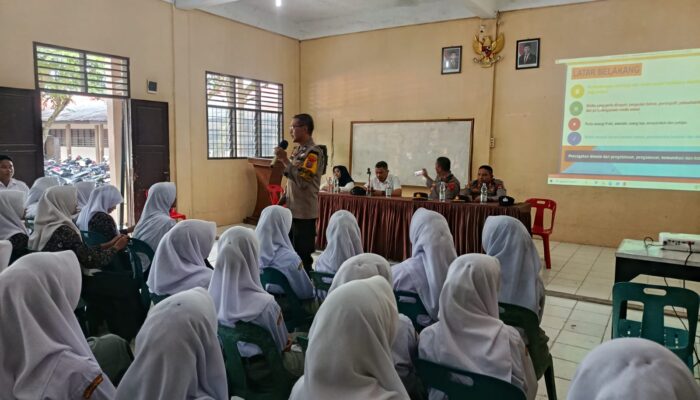 Polri Hadir di Sekolah, Sat Binmas Polres Langkat Edukasi Pelajar Cegah Pergaulan Bebas dan Gangguan Kamtibmas