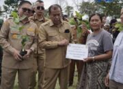 Dorong Komoditas Unggulan, Bupati Karo Serahkan 1,2 Juta Benih Kopi Arabika untuk 259 Kelompok TaniSenin, 3 Agustus 2026