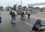 Pengaturan Lalu-lintas pagi hari memberikan pelayanan kepada anak-anak Sekolah dan masyarakat Pengguna Jalan